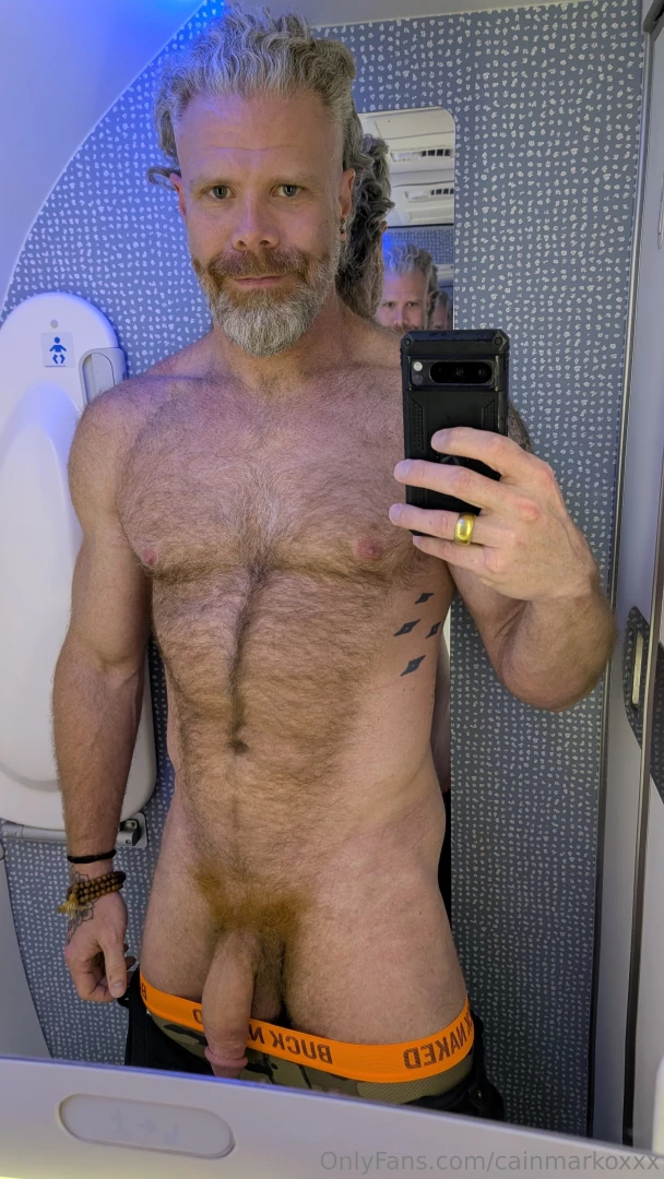 Finally a airplane bathroom i can stand up naked in 