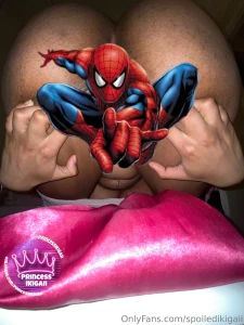 Does your girlfriend send you pussy pics like this