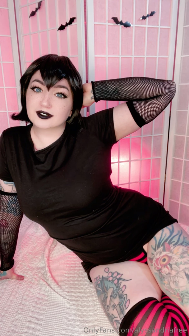 Just some cute vampire pics to help make up for the fact tomorrow is part 1 