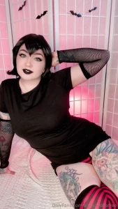 Just some cute vampire pics to help make up for the fact tomorrow is part 1