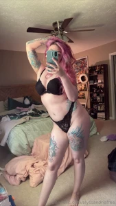 Happy friday do you guys still like thicc women