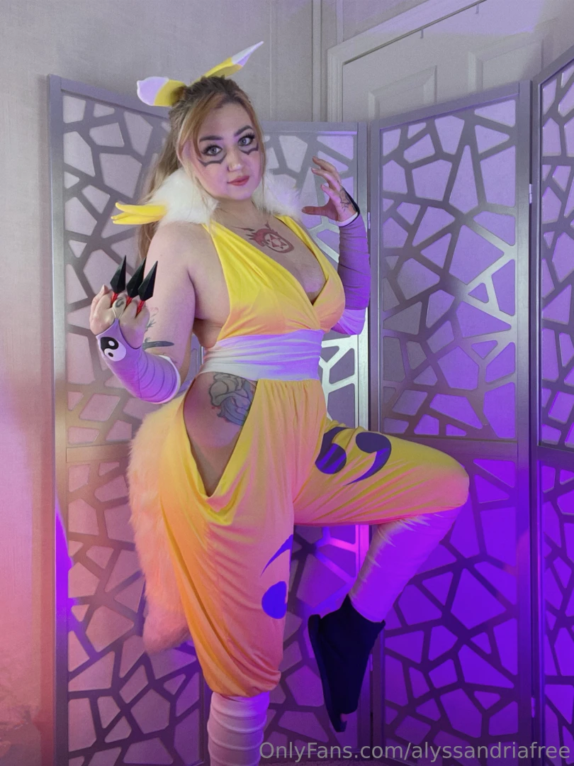 Renamon cosplay and lewd topless look full photoset 2 5min video 