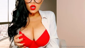 Just a little skin do you want to see more solo un poco de piel