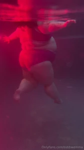 The way fat moves under water is so sexy the way it moves and jiggles