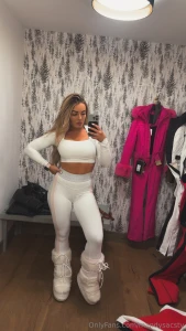 This is my sfw account i do not reply to messages on this account if part 17