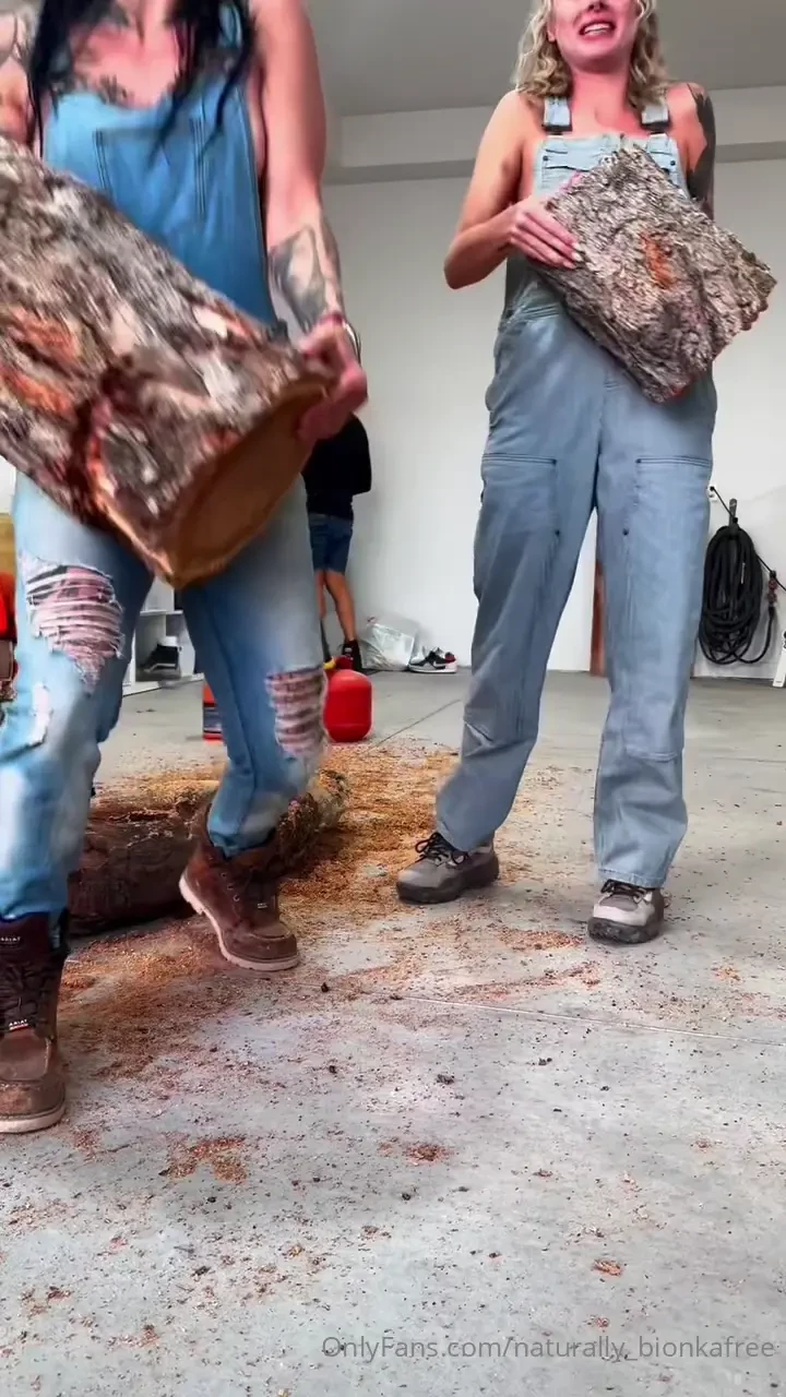 New 4 sum blow job video with sunneemoon hehe we love nuts and sucking 