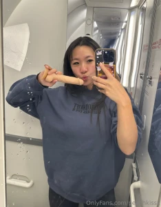 Mile high club with peach guess what i did on my flight back from