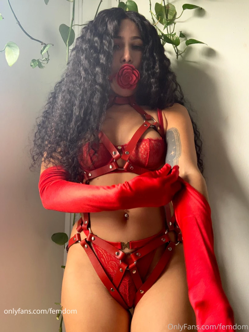 Come sub and let s dive deep into your dirty little kinks femdom 