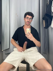 La tengo dura hasta para probarme ropa