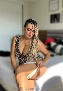 Iniciamos la semana con muchas fantas as revueltas en la cabeza cu l