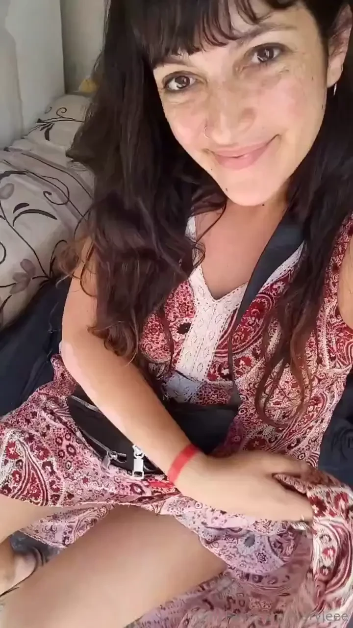 Hide in mommy s skirt 