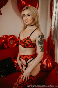 Free subscription for the first 50 followers countryblond dm her show part 1986