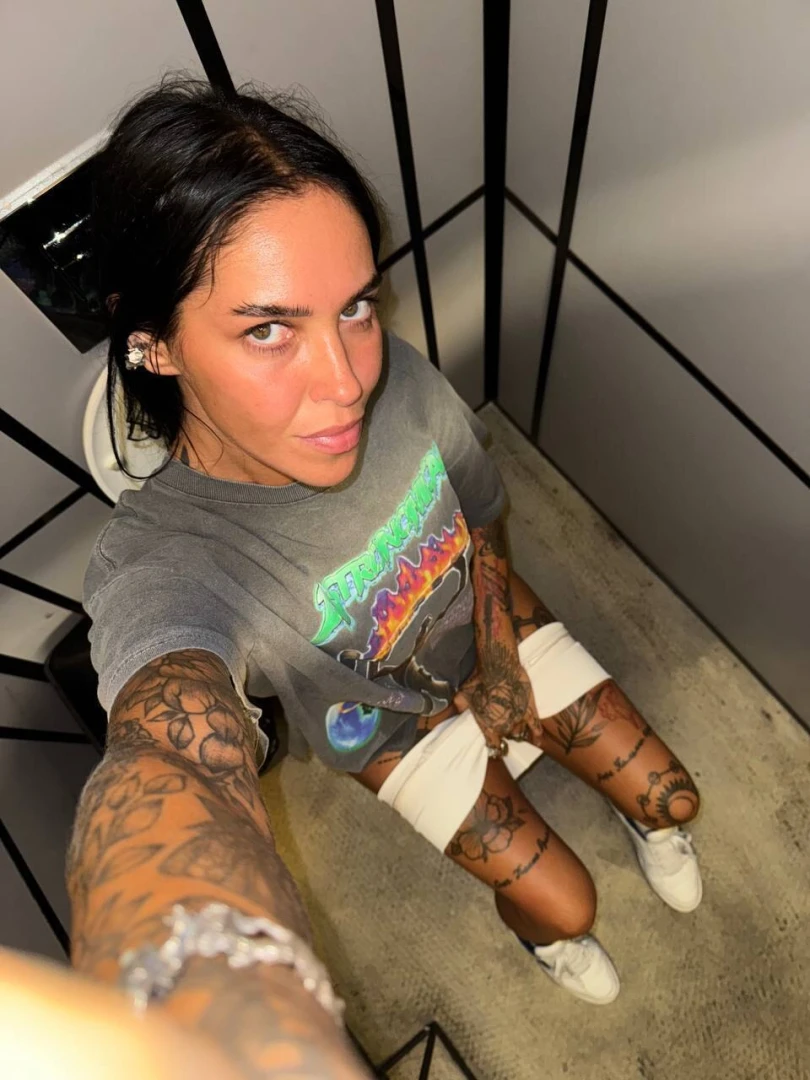 I ve put together a collection of random photos while scrolling 