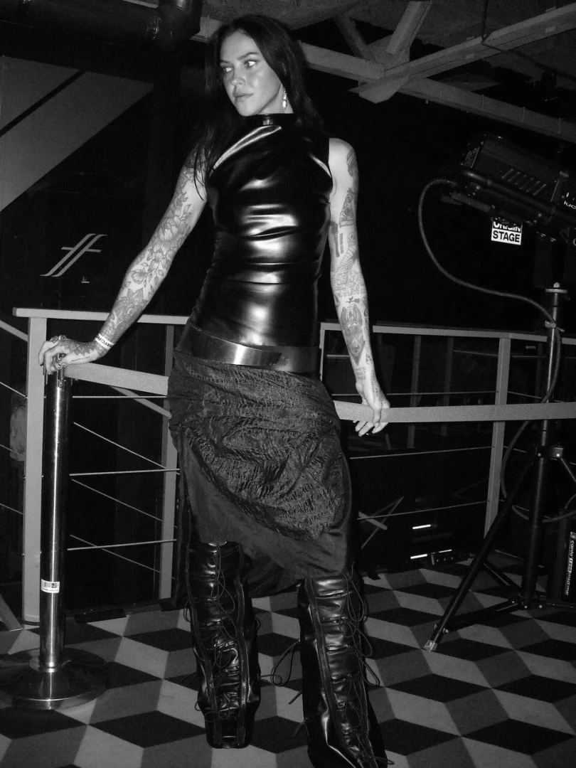 I continue to turn my page into a fashion blog 