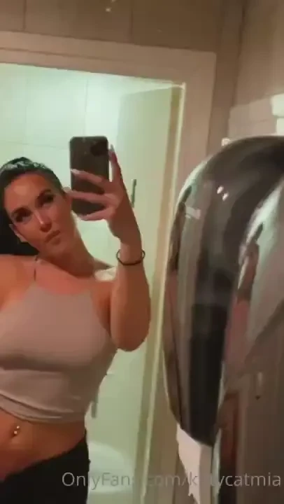 I will show you my body everywhere i go 