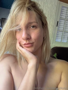 Can i have a kiss as soon as i get up from my bed