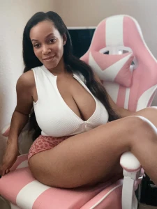 Hope you re having a good day subscribe to my vip page leila4play it s