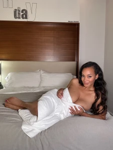 Happy saturday what are your plans tonight i hope they involve me make