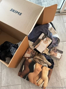 Skims giveaway alert soooo i got 800 worth of new skims shit and i