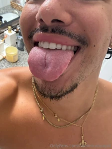 Swipe to gimme kiss 24 hour flash sale in dms now part 1