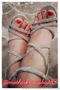 Christmas is cumming and i need a pedicure get your custom today tip part 1