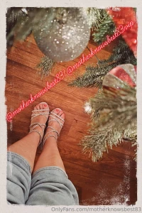 Christmas is cumming and i need a pedicure get your custom today tip
