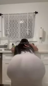 Want this full 3 min video of me clapping my juicy ass with full