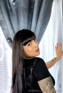 Good morning loves today whoever gives me my nails will receive a