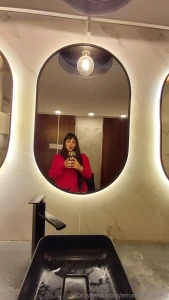 Have a nice saturday everyone i m happy because it s my manicure day