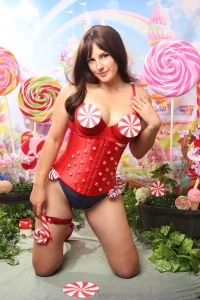 Straight from the peppermint forest - it s miss minty follow her down