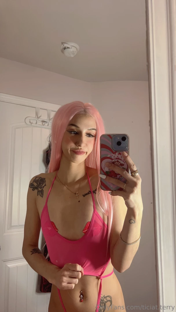 Hewwwo pls come play with me 