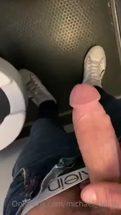 Took a little flight to chicago did some masturbating in the airplane 
