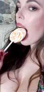Do you wanna be my lollipop