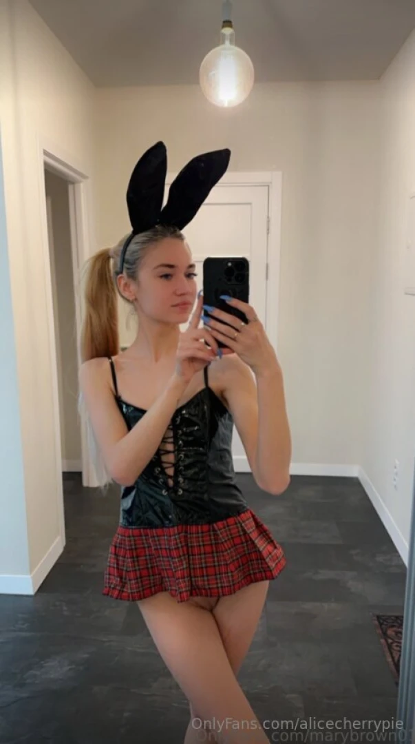 This hot thing marybrown01 is waiting for you she has amazing deals part 742 