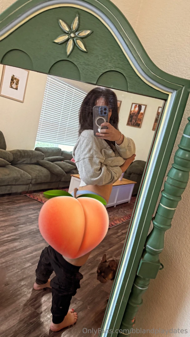 Happy hump day now all you horny daddies dm me 