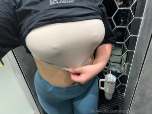 Late night gym sesh do we like the leggings on me part 9
