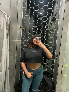Late night gym sesh do we like the leggings on me