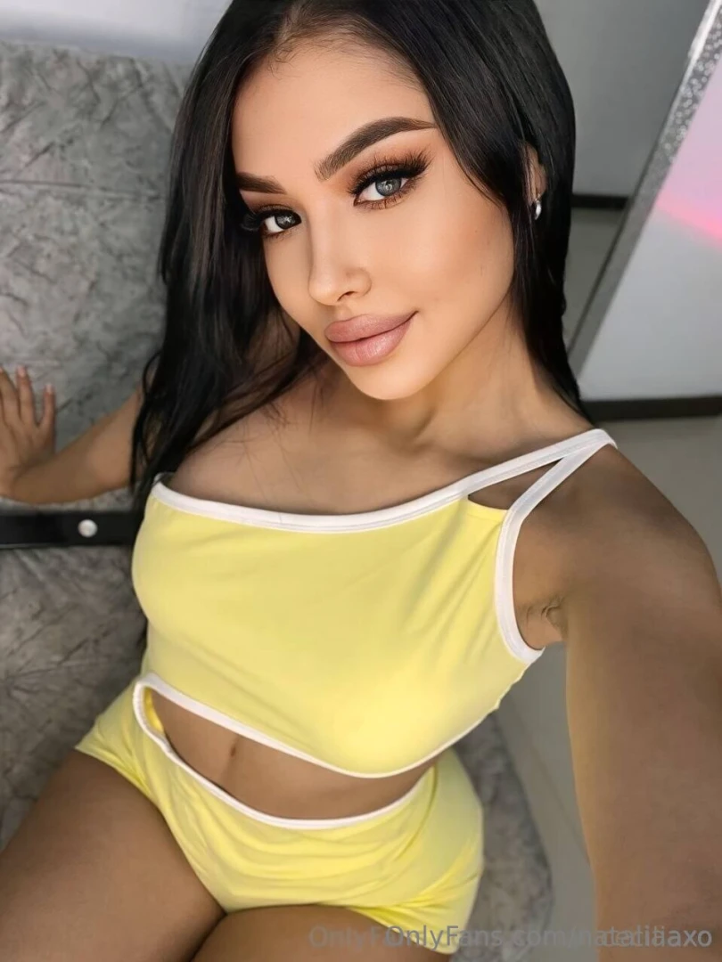 Free subscription write to her official_ceciliaxo she is online now part 1000 