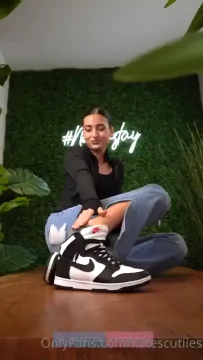 Taking off my stinky panda dunks and sweaty socks for my favorite fans 