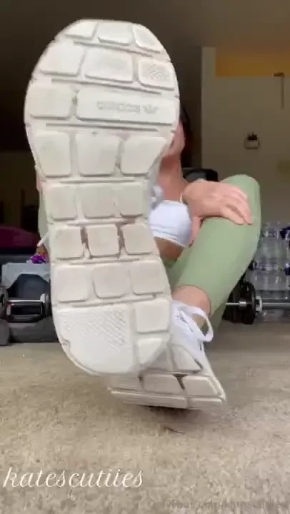 It s pedicure day what color do you think i m gonna pick pink or blue 