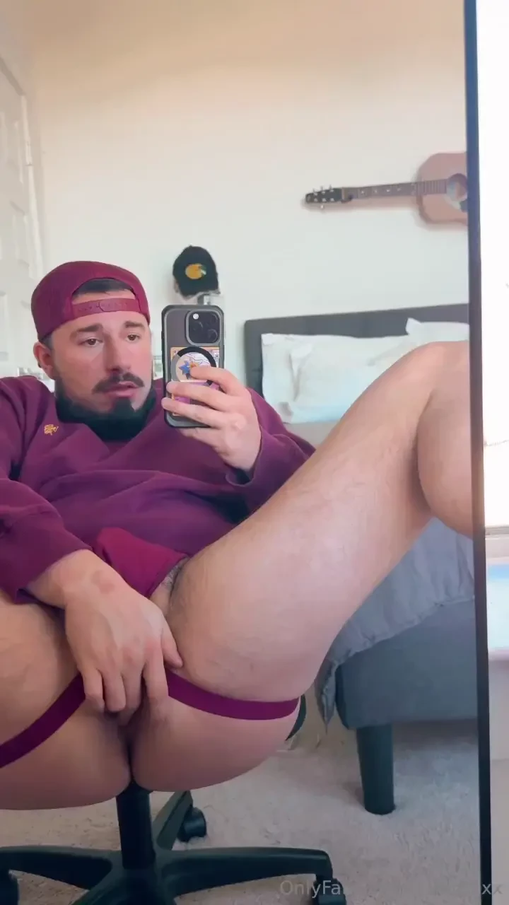 Who wants to come loosen my up with their fat dad fingers 