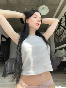 Woke up today and didn t hate my reflection didn t rush to fix my face