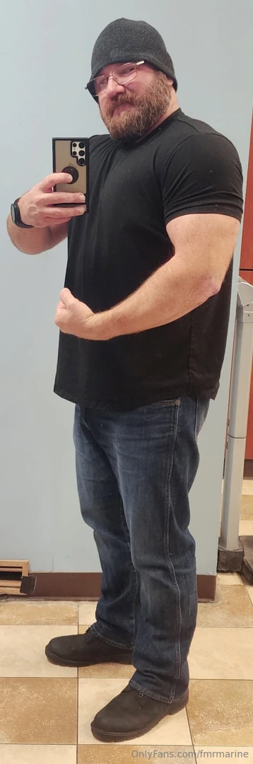 What s everybody getting into tonight of course i m at the gym doing part 1 