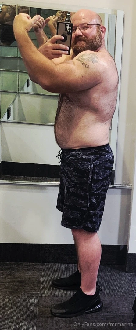 Sweating my ass off for you guys trying to get some abs at 270lbs haha part 1 