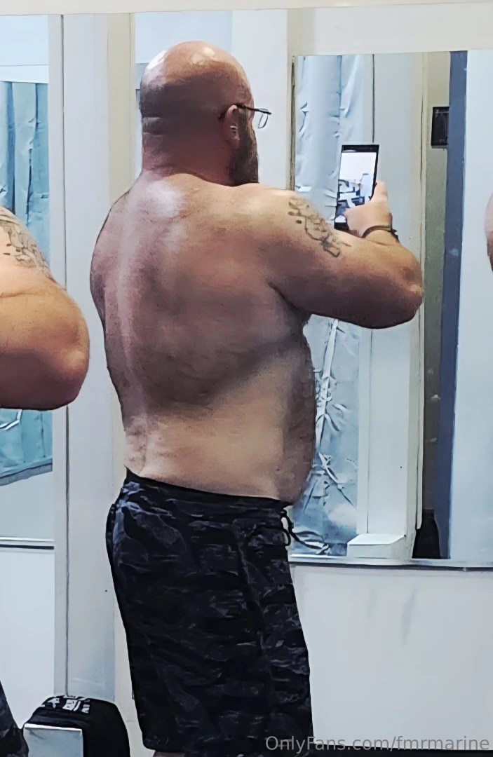 Sweating my ass off for you guys trying to get some abs at 270lbs haha 