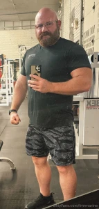 It s fucking arm day trying to keep these 22in biceps check out the part 1