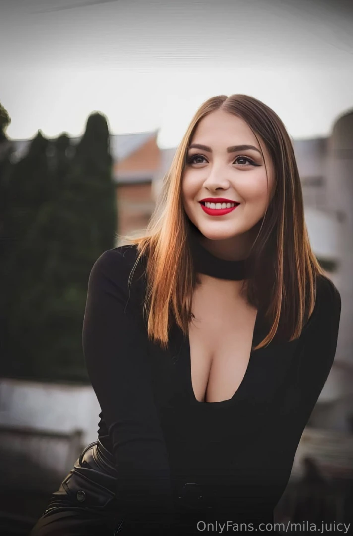 Annie_saint now wet she loves having her juicy ass squeezed this part 503 