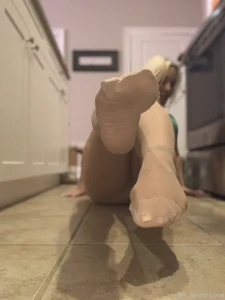Tip if you wanna feel these feet all over your cock