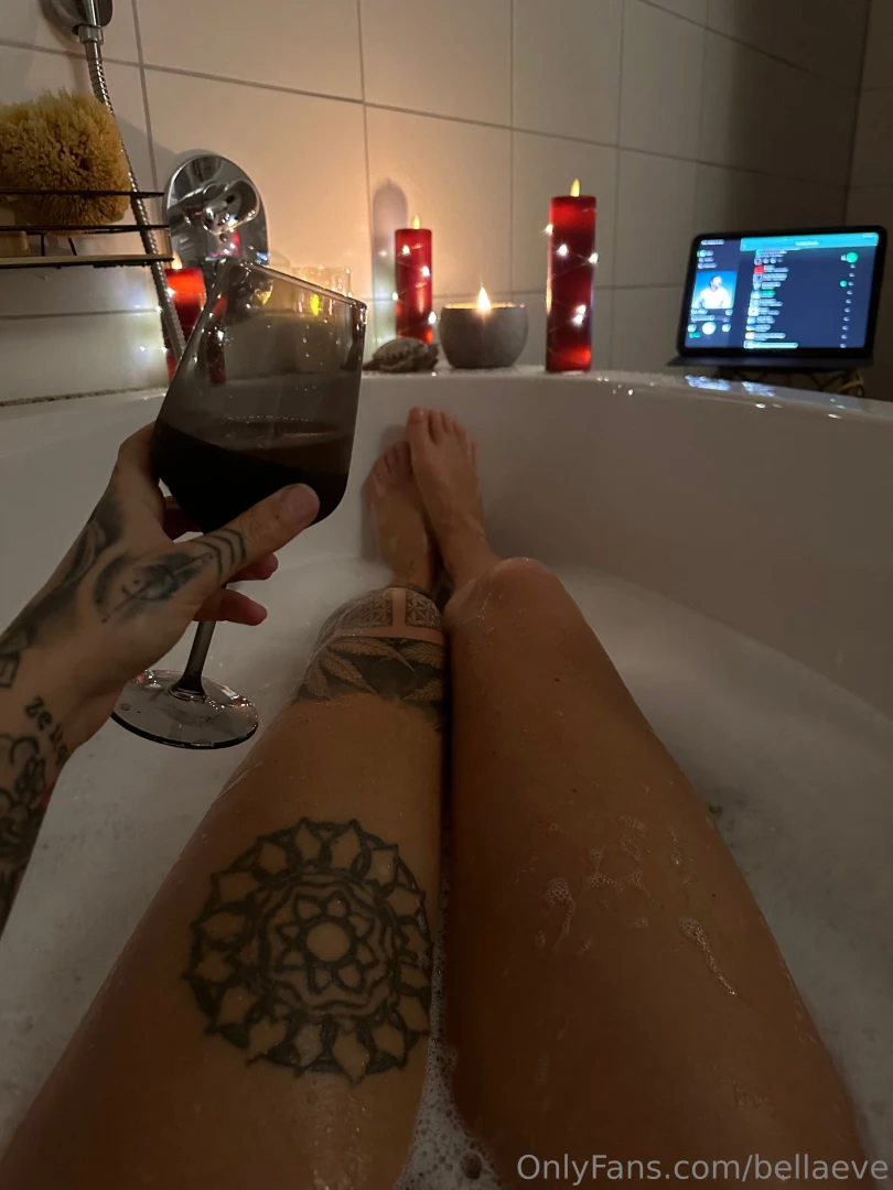 Yessss this is how i usually spend my friday evenings wine bubble bath 