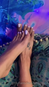 omgyoash - Getting my body right for y all and my pedi not fresh but my toes part 1 